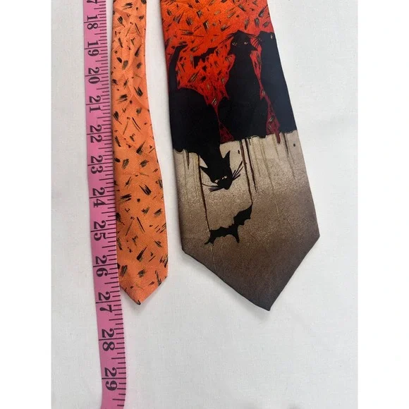Seasonal Concepts by MMG‎ Hallmark Halloween Cats Bats Moon Silk Tie - Picture 6 of 8